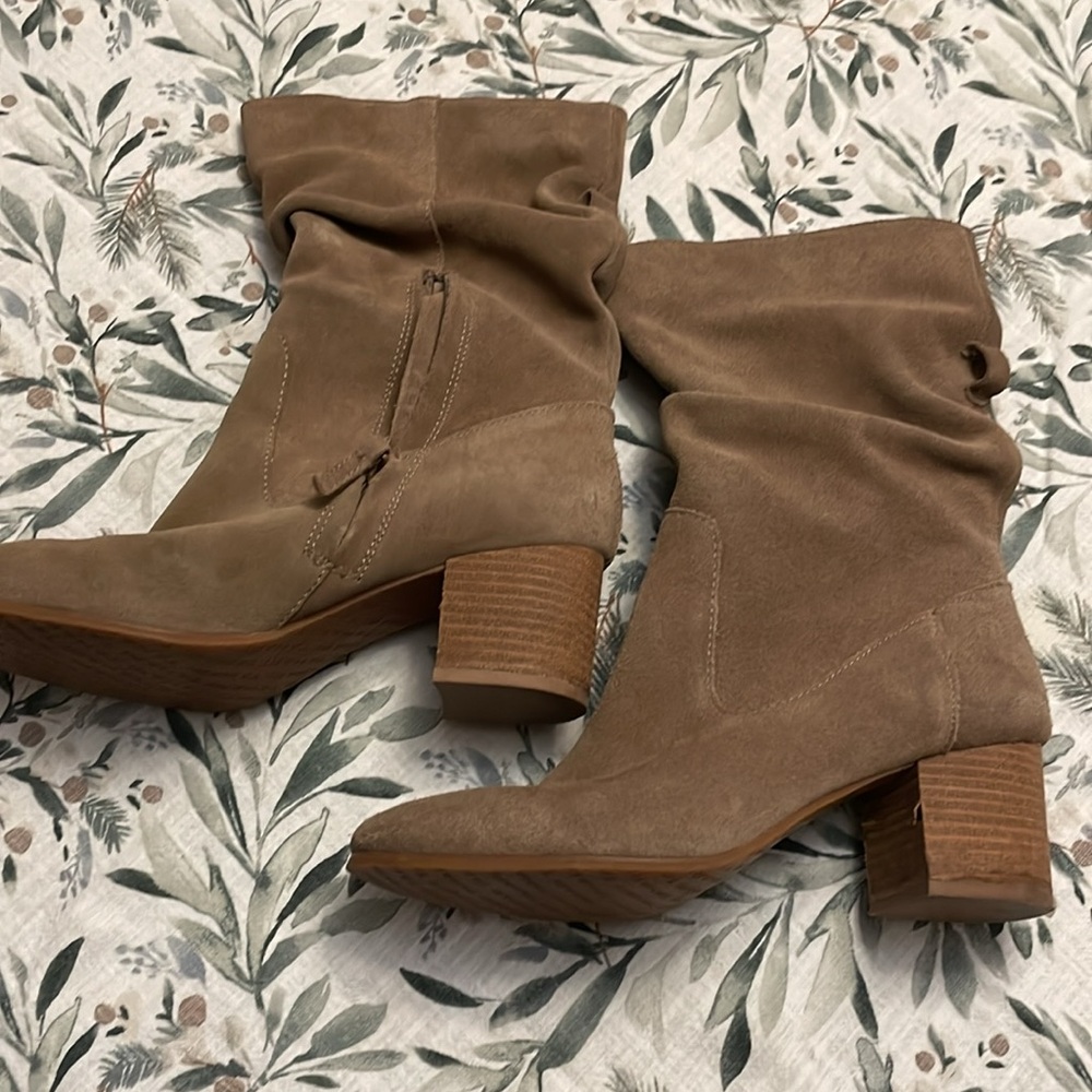 Tan Suede 1970 1980 Rock Grunge Indie Slouch Boots  size 9.5M
